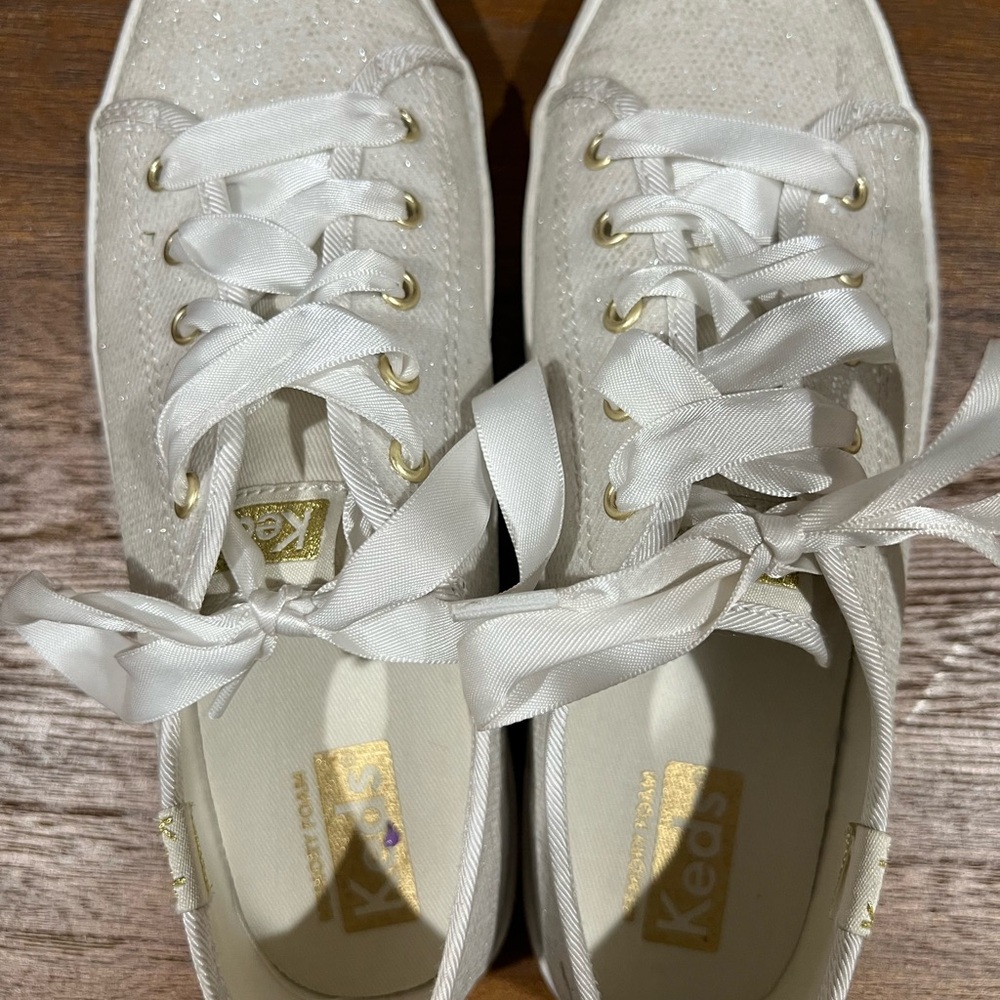 Kids Girls Off White Glitter Sneakers With Ribbon Shoelaces size 2.